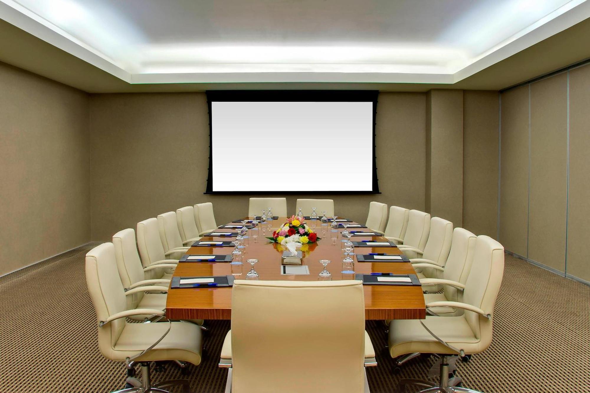 Sheraton Dammam Hotel&Convention Centre Esterno foto A boardroom