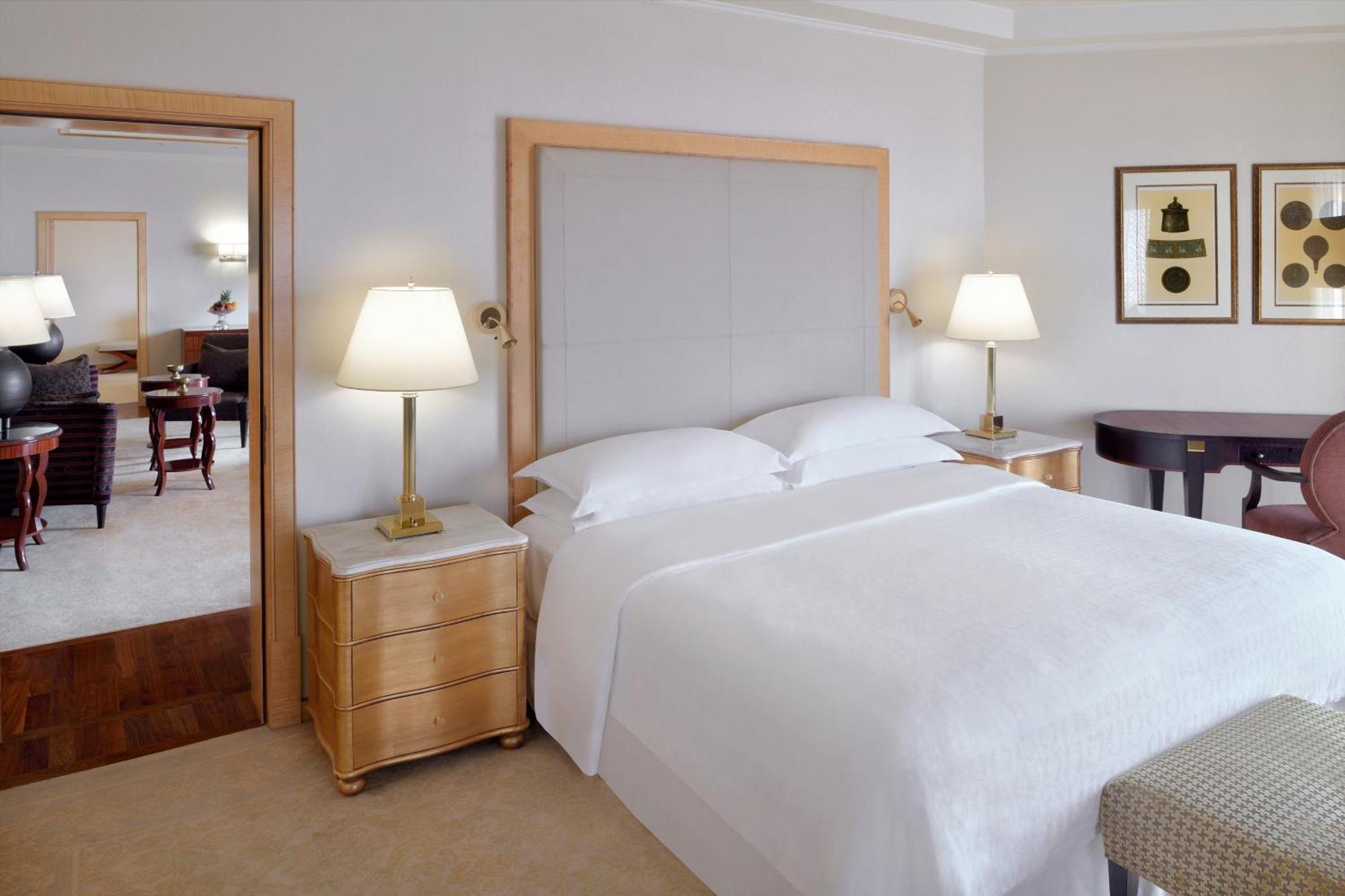 Sheraton Dammam Hotel&Convention Centre Esterno foto A bedroom at the Four Seasons Hotel