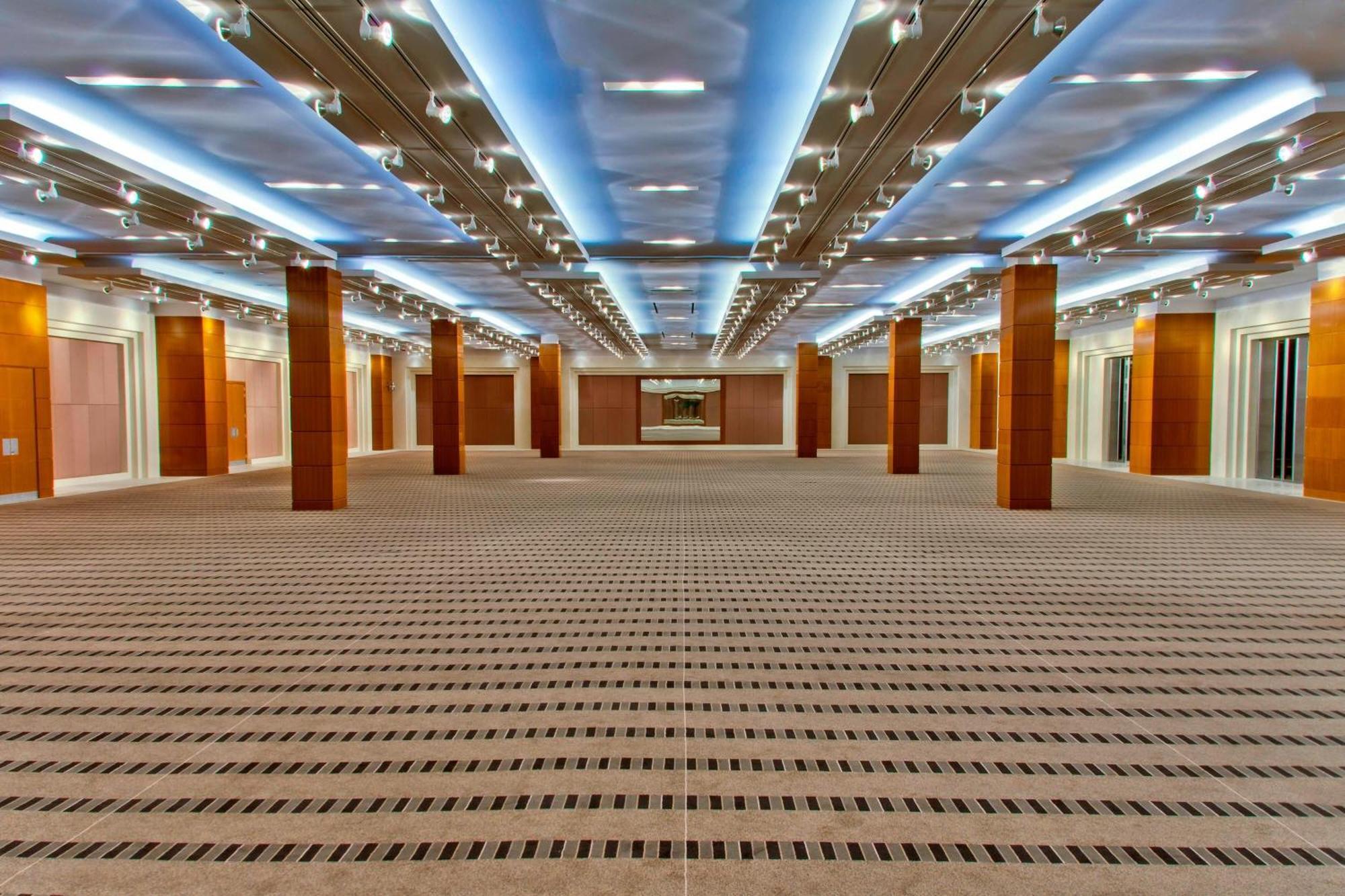 Sheraton Dammam Hotel&Convention Centre Esterno foto The interior of the main hall