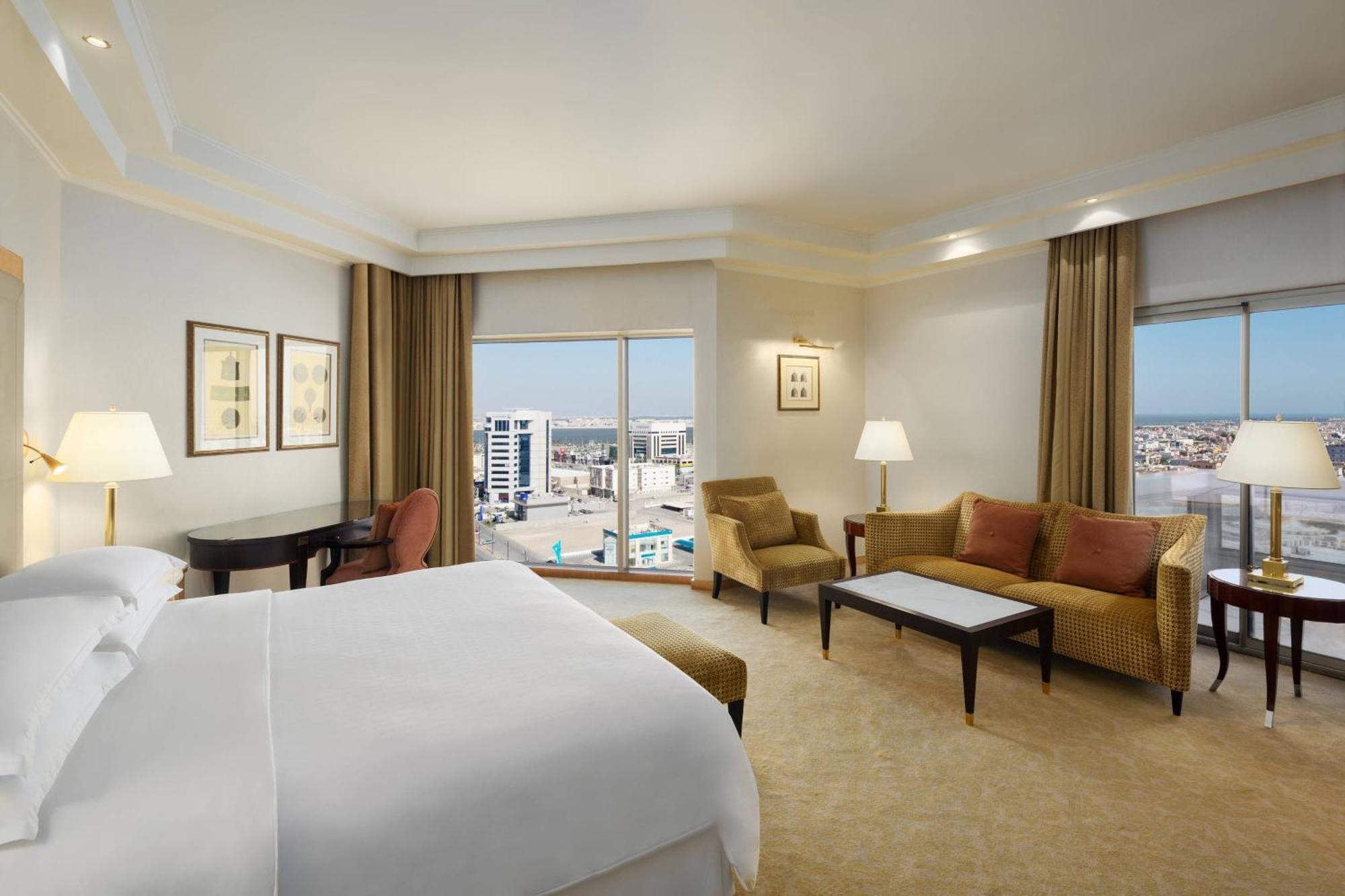 Sheraton Dammam Hotel&Convention Centre Esterno foto A room at the Four Seasons Hotel, Madrid