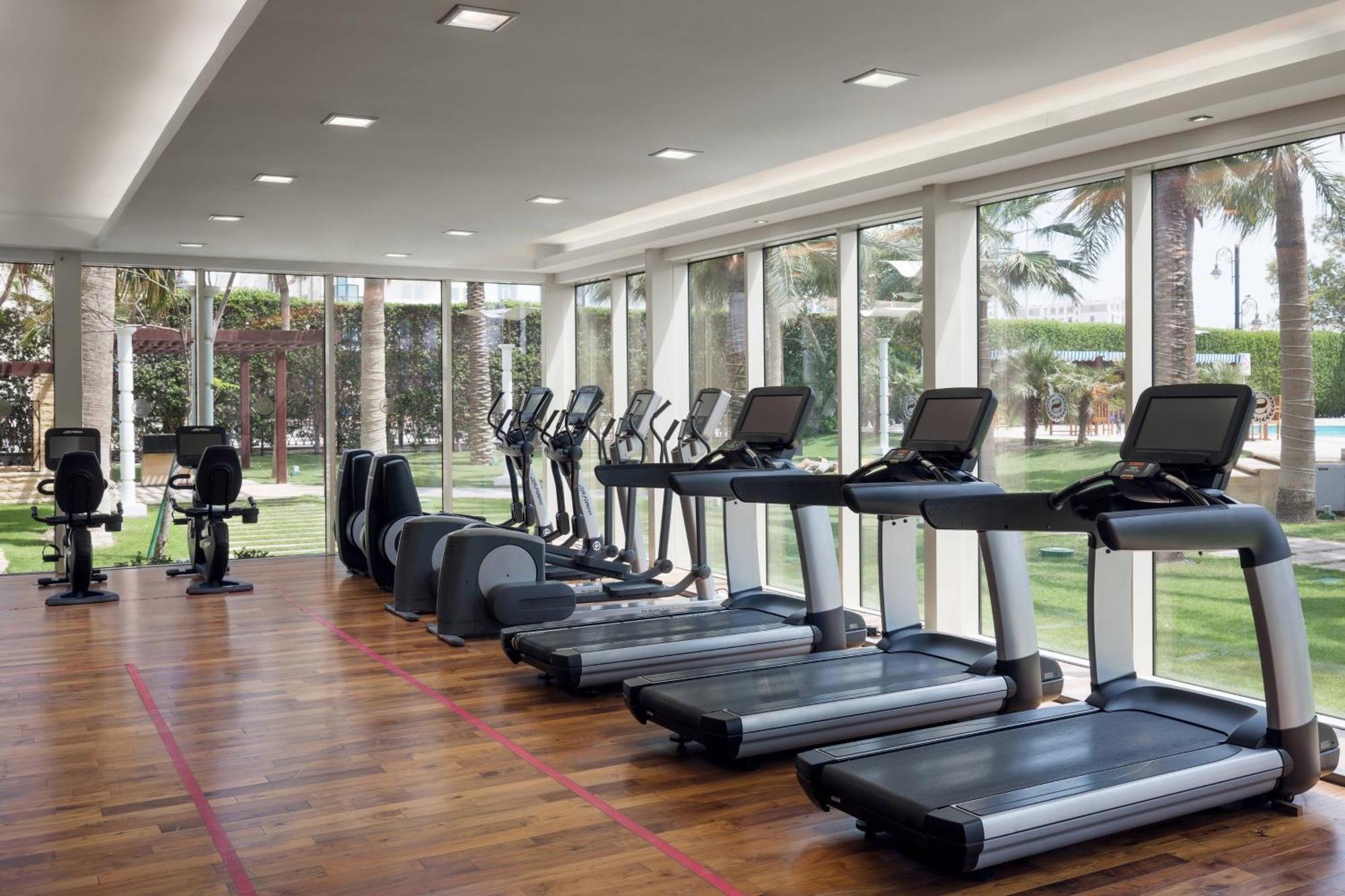 Sheraton Dammam Hotel&Convention Centre Esterno foto The gym at the Jumeirah Beach Hotel