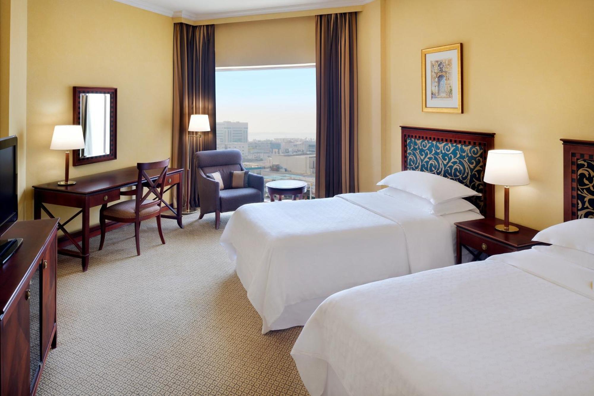 Sheraton Dammam Hotel&Convention Centre Esterno foto A guest room at the Sheraton Riyadh Hotel