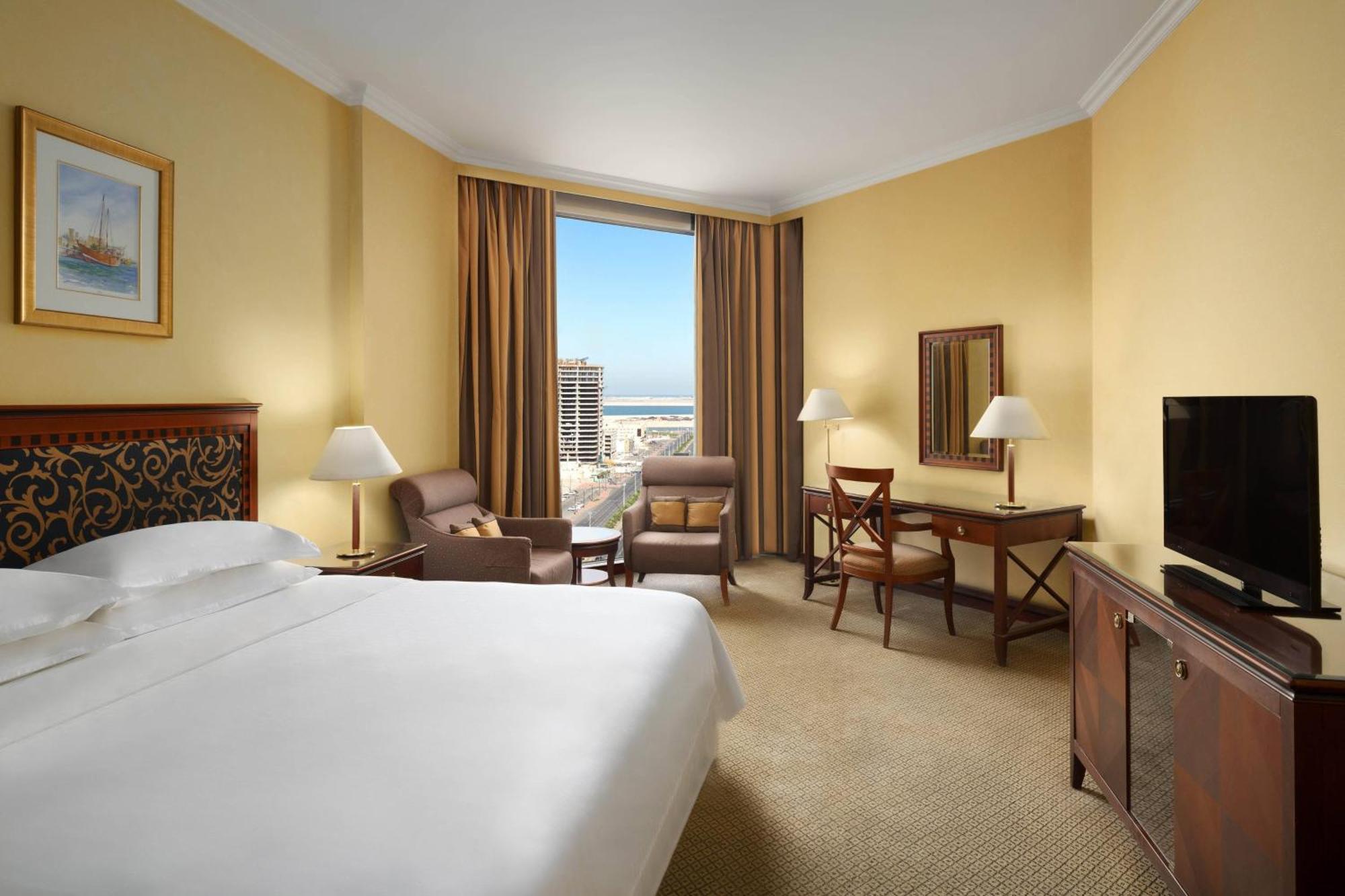 Sheraton Dammam Hotel&Convention Centre Esterno foto A guest room at the Hilton Alexandria