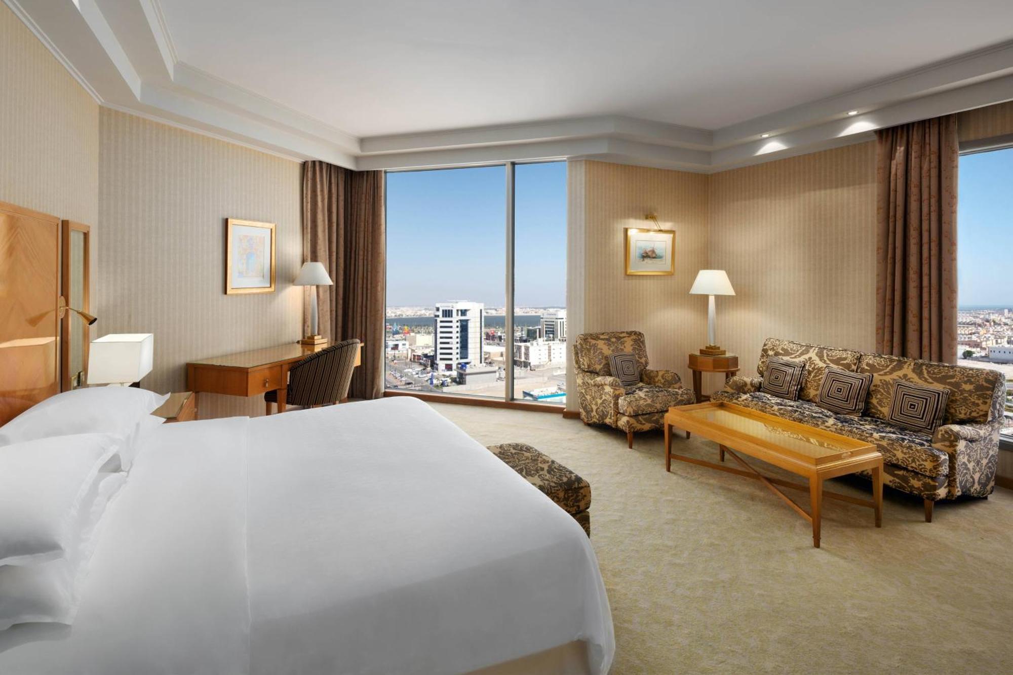 Sheraton Dammam Hotel&Convention Centre Esterno foto A guest room at the Jumeirah Atlantis